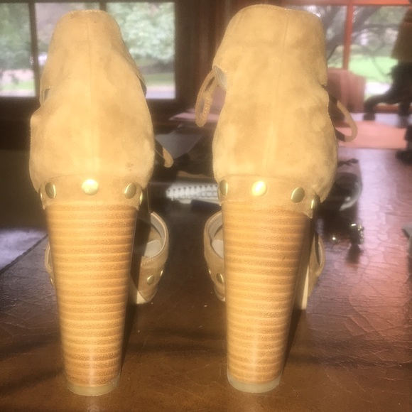 Pella Moda Heels - Picture 5 of 6